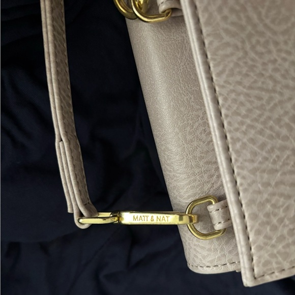 NWOT Matt & Nat Vegan Crossbody Wallet - Purity - lilac/taupe colour - - Picture 4 of 4